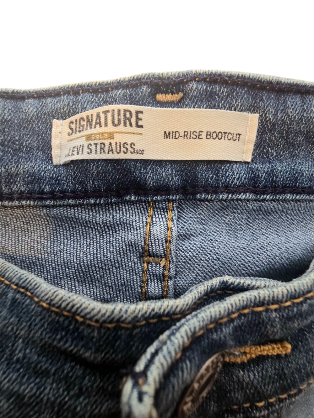 Levi’s Signature Mid-Rise Bootcut Jeans- Women's 18 (W34 L32) EUC - Picture 4 of 7